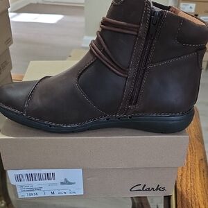 Clarks Un Loop Up Dark Brown Leather Side-Zip Boots
